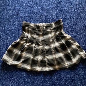 Cute plaid mini skirt size large no stains no holes